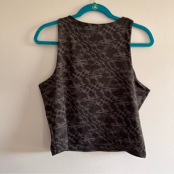 Express Body Contour Black Patterned High Compression High Neck Cropped Tank XL - Picture 3 of 6